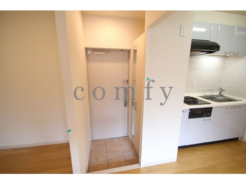 玄関　人感センサーライト付きの玄関・ダブルロック