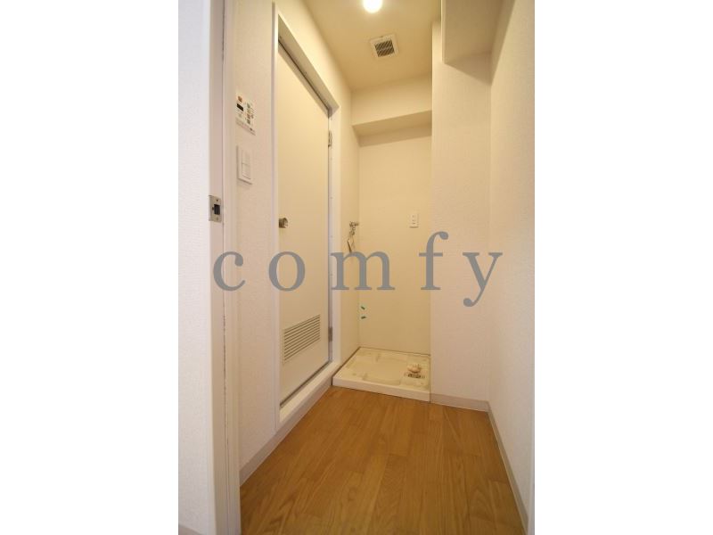 洗面設備　脱衣所兼室内洗濯機置場