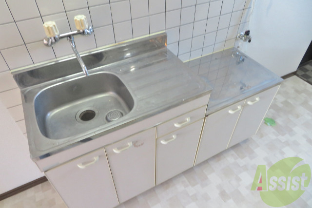 キッチン　まな板を置いても十分なスペースですねー