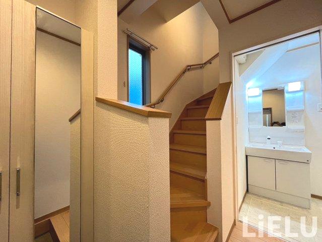 玄関　101号室の写真になります※現況優先