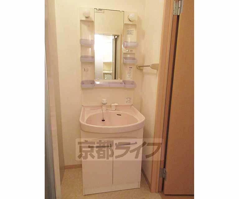 洗面設備　独立洗面台です