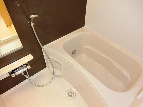 バス・シャワールーム　浴室乾燥機、追い焚き機能付きバス！