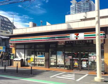 コンビニ　セブンイレブン新宿6丁目店（コンビニ）まで130m