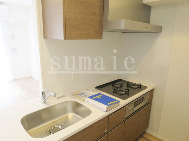 キッチン　キッチンはシステムキッチンで3口設置済みでグリル付きです★
