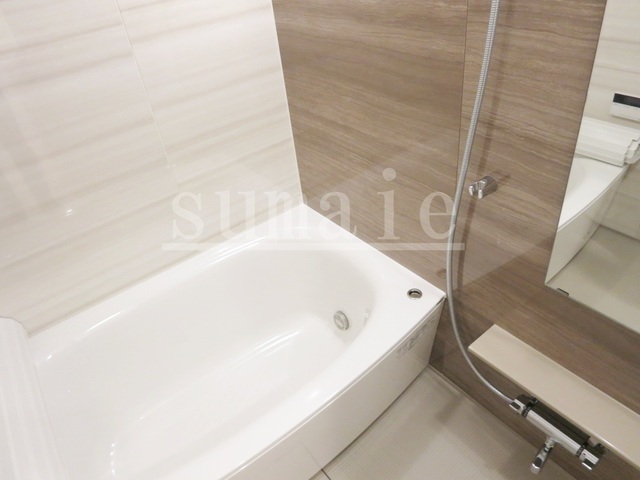 バス・シャワールーム　追い焚き、浴室乾燥機付きのお風呂です★