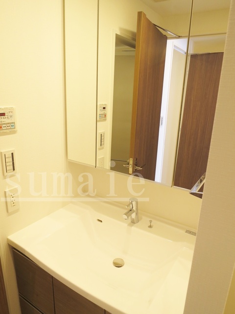 洗面設備　嬉しい独立洗面台です☆