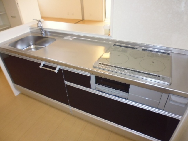 キッチン　ＩＨ３口コンロ