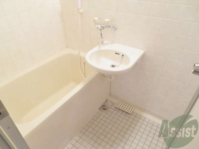 バス・シャワールーム　疲れた時はゆっくり湯船につかりましょう。