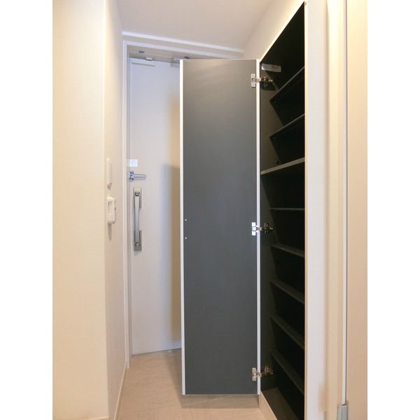 玄関　玄関（シューズボックス充実）