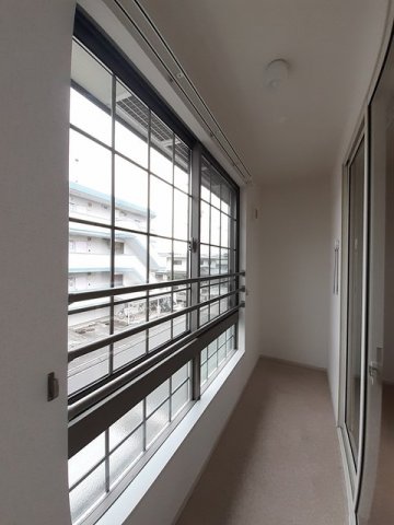 バルコニー　お洗濯にも便利なバルコニー付き