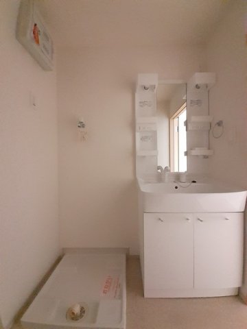 洗面設備　スペースが確保できる洗面所です