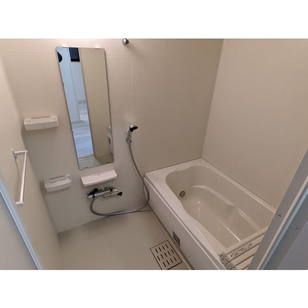 バス・シャワールーム　※写真は同じマンションの違う部屋のものになります。