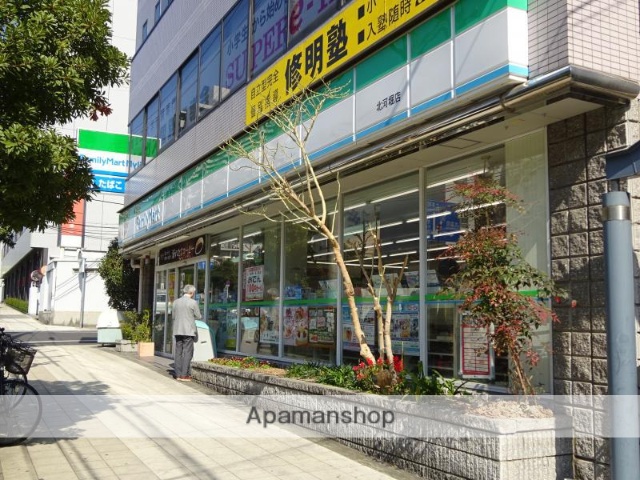 コンビニ　ファミリーマート（コンビニ）まで324m