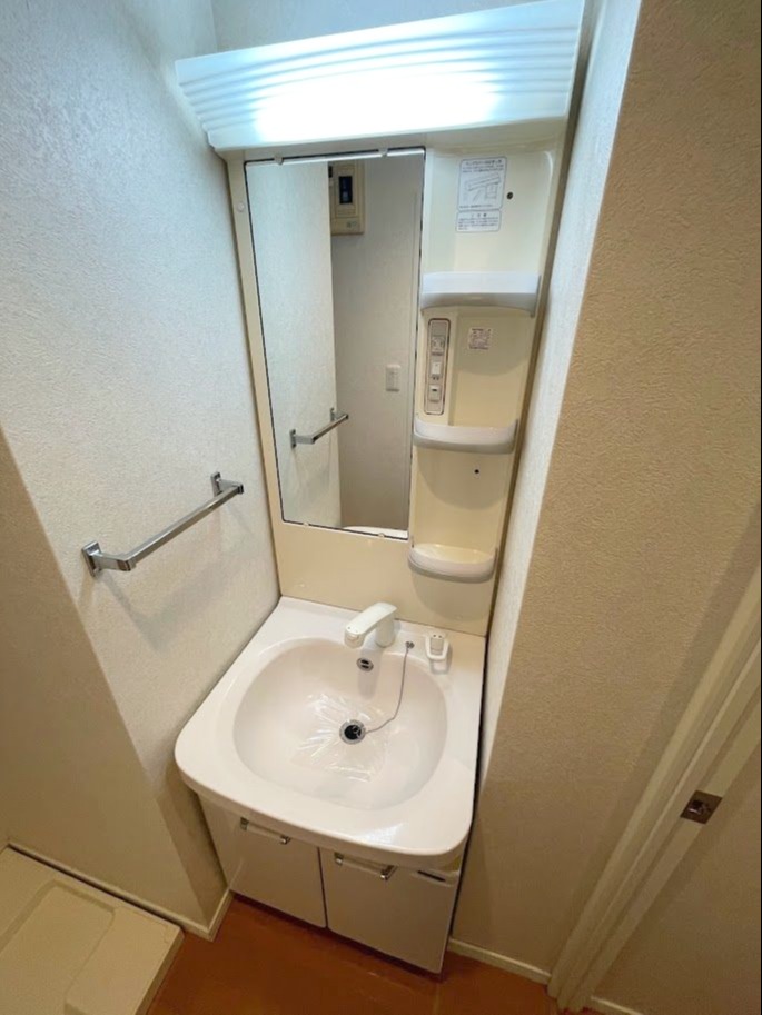 洗面設備　シンプルで使いやすい洗面台です！