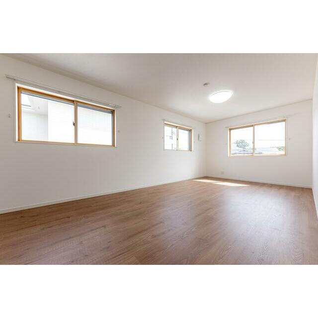 その他部屋・スペース　２階主寝室は１４帖＋ＷＩＣ