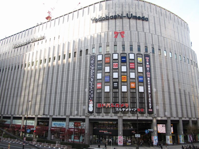 ショッピングセンター　ヨドバシカメラマルチメディア梅田（ショッピングセンター）まで786m