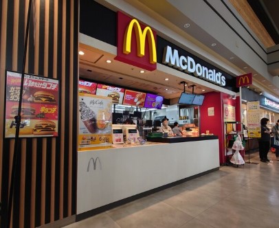 飲食店　マクドナルド木場イトーヨーカドー店（飲食店）まで302m