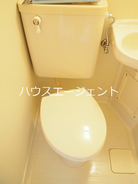 トイレ　バス・トイレは同室となっています※参考画像。