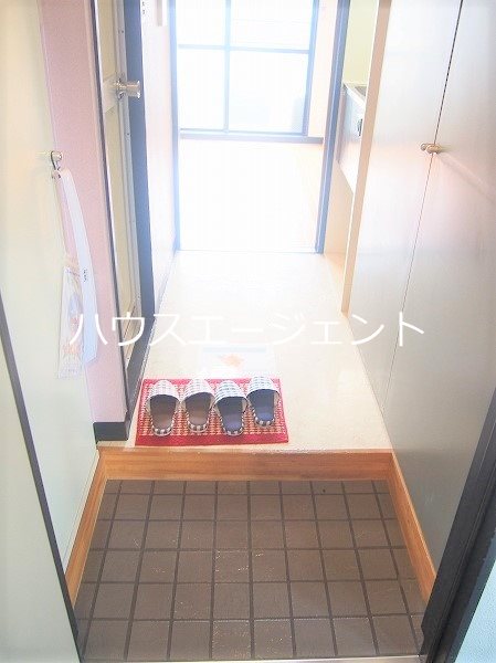 玄関　玄関も広々としています。※参考画像