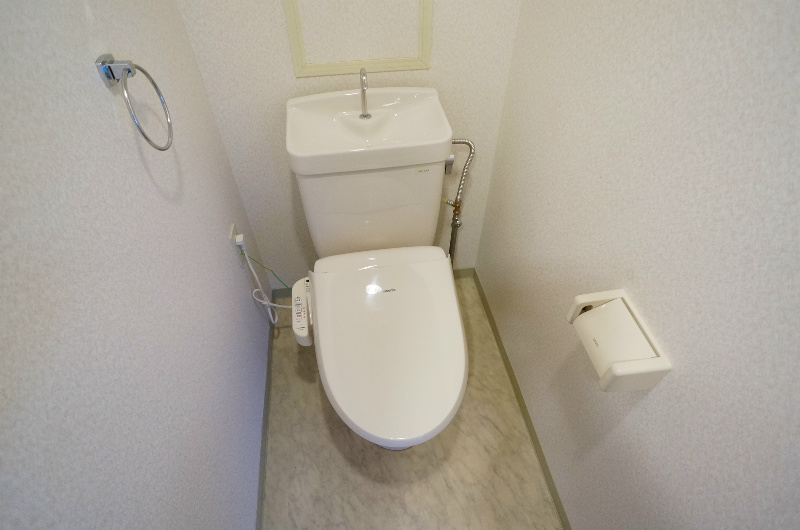 トイレ　ウォシュレット機能付トイレです。