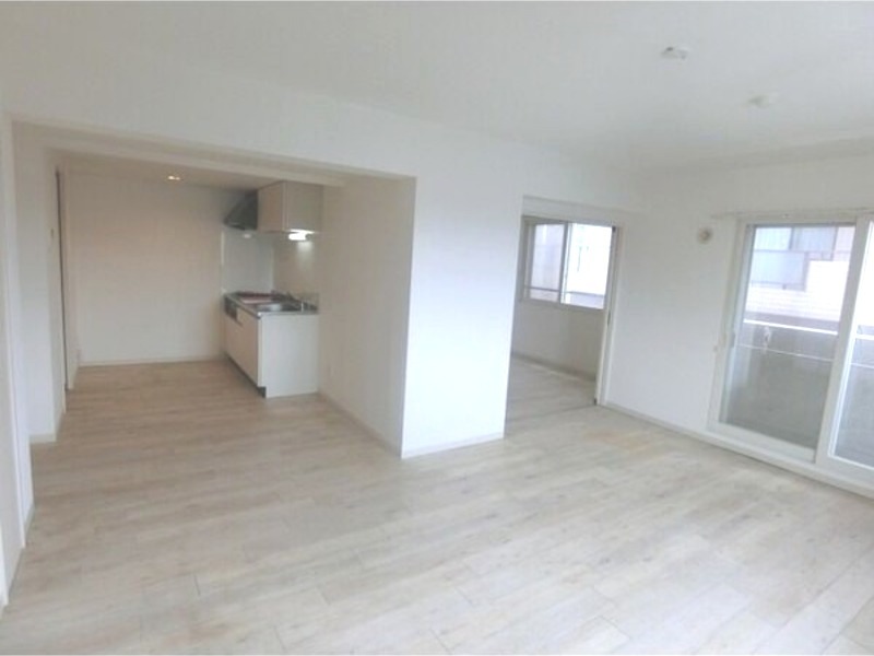 居室・リビング　退去予定につき反転タイプの画像です。