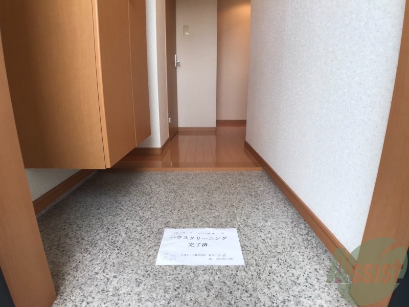 玄関　玄関でございます。毎日の出入りはこちらから。