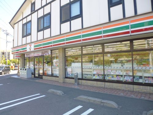 コンビニ　セブン－イレブン明石貴崎３丁目店（コンビニ）まで208m