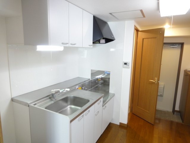 キッチン　同物件別号室のものです。