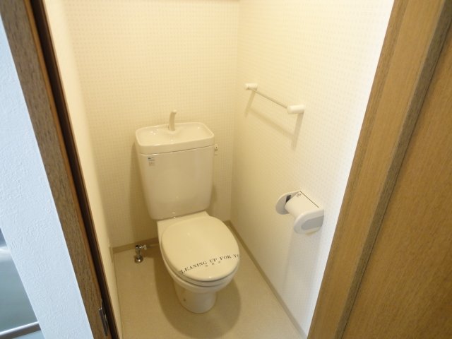 トイレ　同物件別号室のものです。