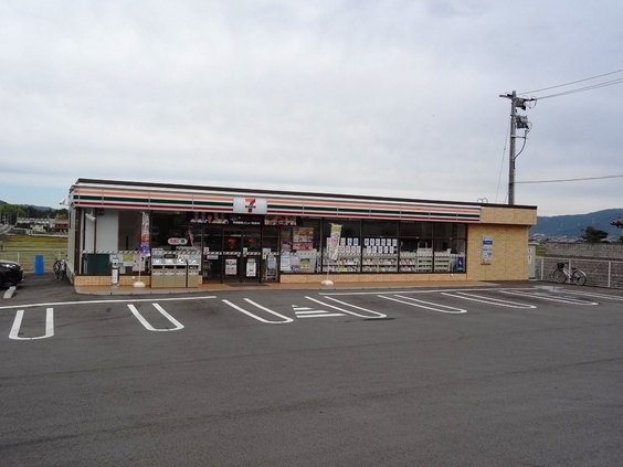 コンビニ　セブン－イレブン 東広島西条下見北店（コンビニ）まで599m