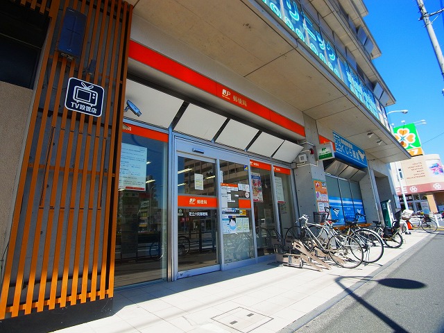 郵便局　足立六町郵便局（郵便局）まで208m