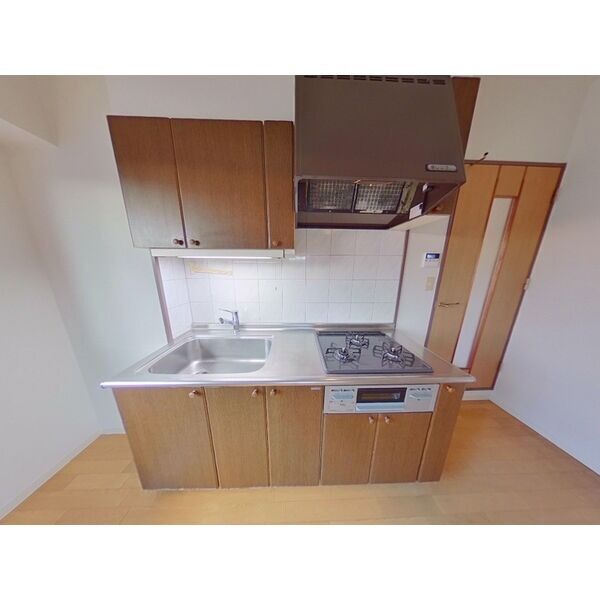 キッチン　冷蔵庫置き場/3口ガスコンロ(グリル付)