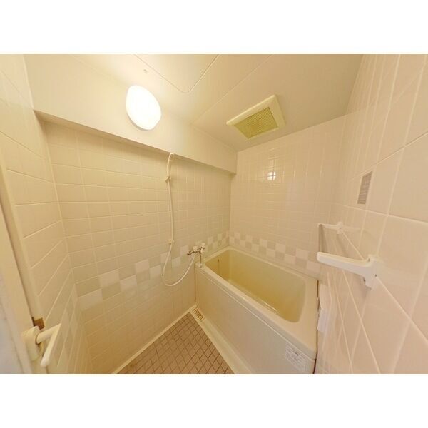 バス・シャワールーム　給湯リモコン付(追い炊き機能付)