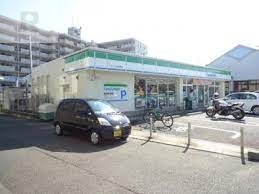 コンビニ　ファミリーマートトヨタくずは牧野店（コンビニ）まで730m