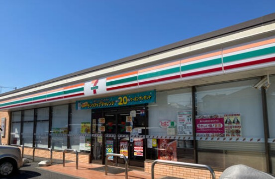 コンビニ　セブンイレブン（コンビニ）まで227m