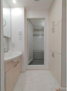 洗面設備　コンパクトで使いやすい洗面所