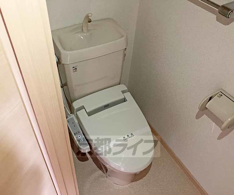 トイレ　ウォシュレット付きです・