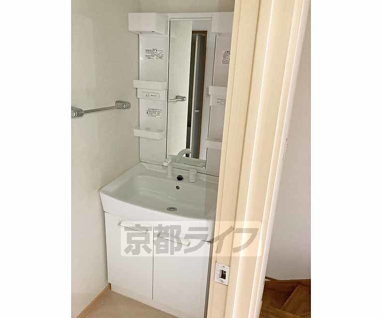 洗面設備　独立洗面台です・