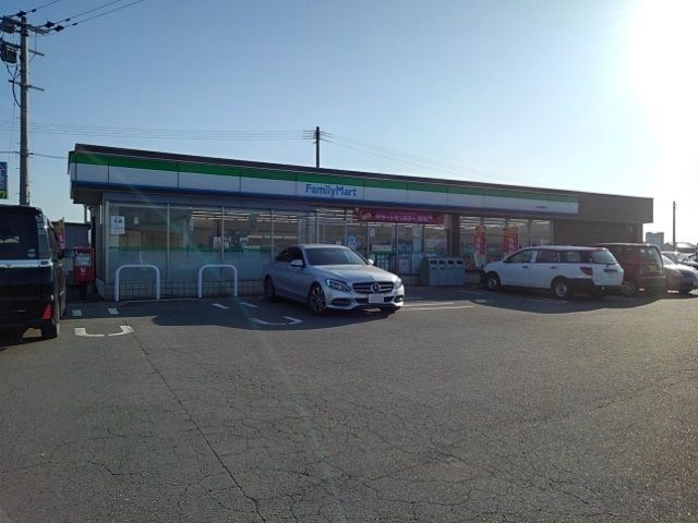 コンビニ　ファミリーマート大刀洗彼坪店（コンビニ）まで730m