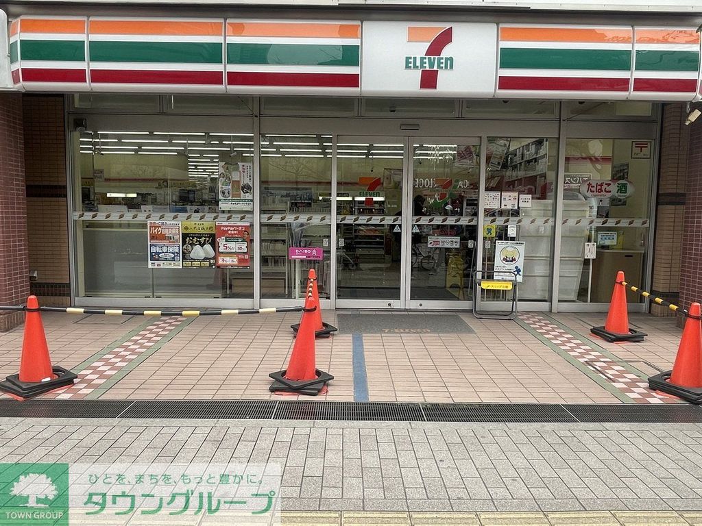 コンビニ　セブンイレブン川口駅東口店（コンビニ）まで120m