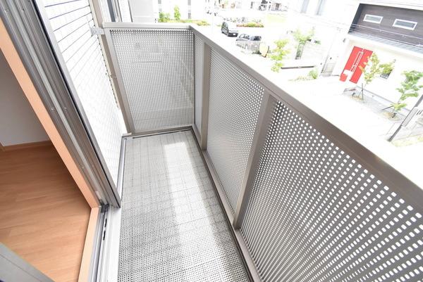 バルコニー　同物件別室