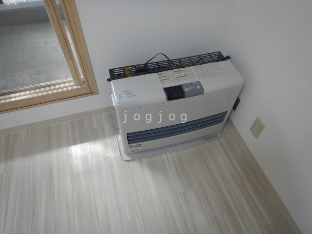 その他設備　灯油ストーブ完備。