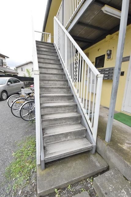 エントランス　☆階段は２つあります☆