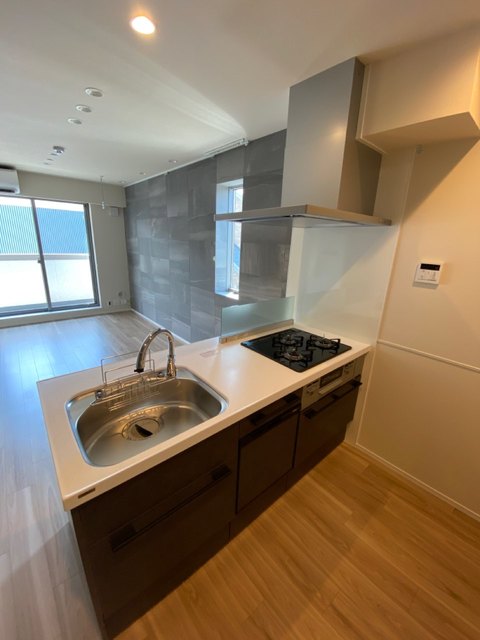 キッチン　ガス3口システムキッチン（食洗器・グリル付き）