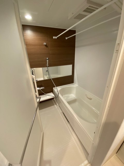 バス・シャワールーム　追い焚き・浴室乾燥機付きバスルーム　1616サイズ