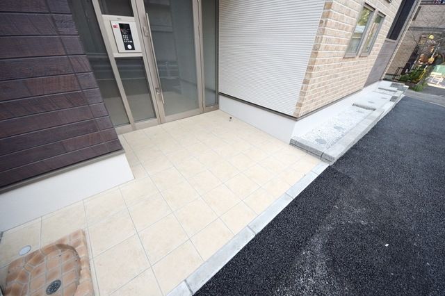 エントランス　★建物前エントランス★