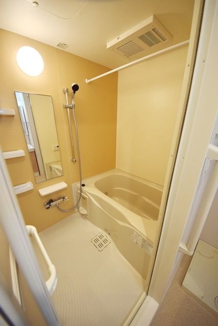 バス・シャワールーム　★鏡付きバスルーム★