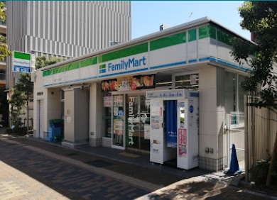 コンビニ　ファミリーマート　兵庫県民会館前店（コンビニ）まで428m