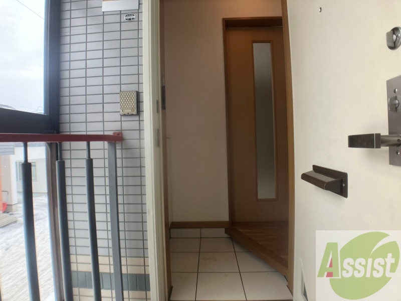 玄関　玄関の様子です。明るい印象ですね。気分もあがりそう。