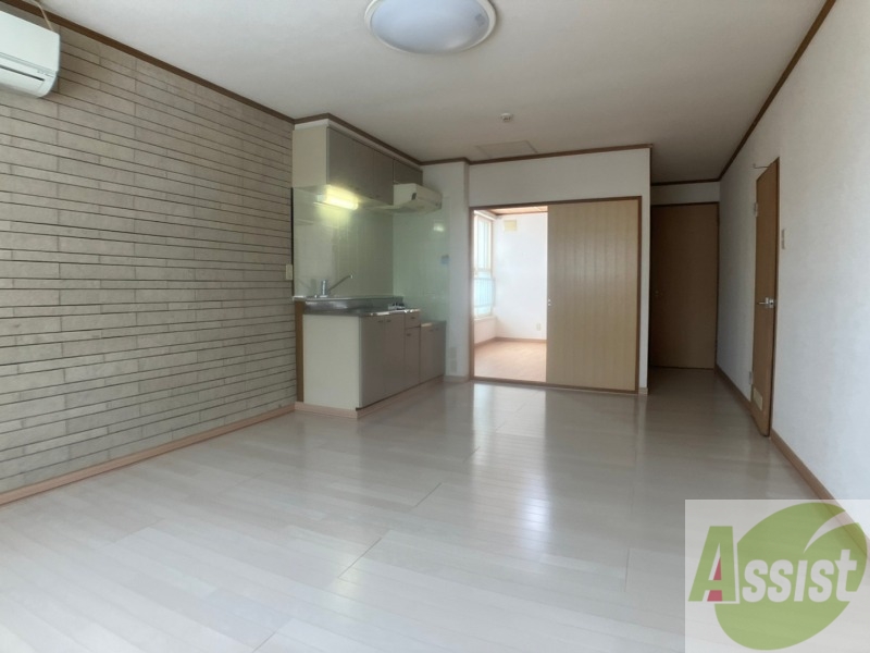 居室・リビング　広くてキレイなお部屋が広がっていて、充実した生活が送れそう。